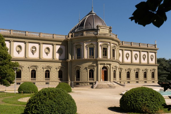 Geneve 8 Frankrijk zwitserland museum ariana vakantie alpen luxe appartement.jpg