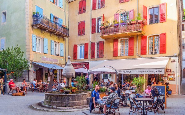 Castellane 4 vakantie Provence  winkels en toeristen gorges Verdon.jpg