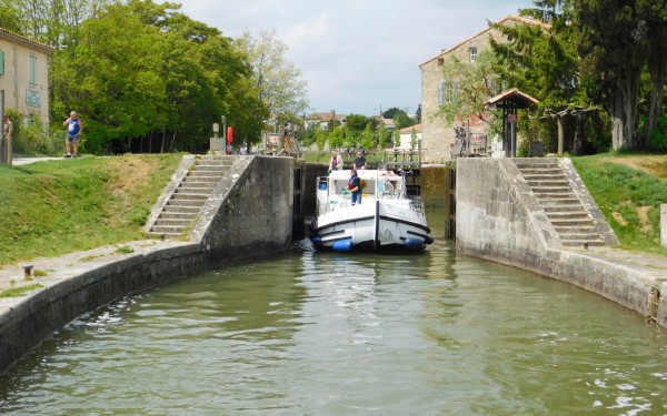 Canal du Midi 6 Frankrijk vakantie boot verhuur varen sluizen fonserrannes fiets wandelen tour rondv
