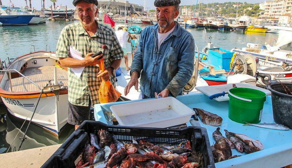 Markt Nans les Pins 9 Cassis Provence vakantie Frankrijk lavendel olijf kaas avond.jpg