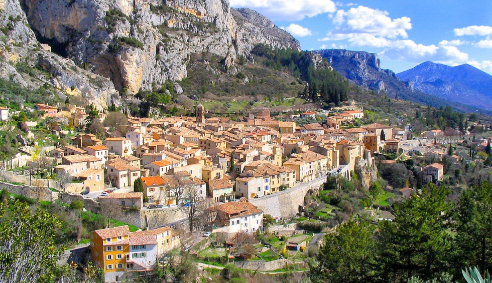 Moustiers Sainte Marie 18 gouden ster Frankrijk Provence vakantie plus beaux village faience.jpg