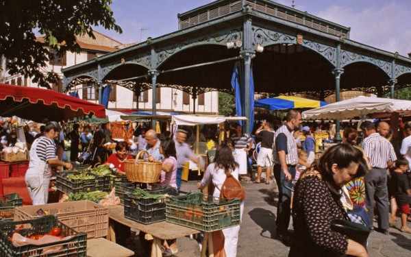 Mirepoix B7 Frankrijk Languedoc markt couvert  vakantiehuis luxe pyreneeen katharen franse sfeer cul
