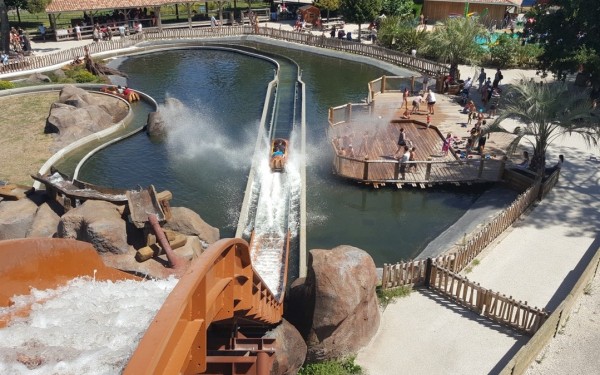 Coccinelle 14 kidparc animatie Frankrijk vakantiepark chateau de salles luxe villa kinderen.jpg