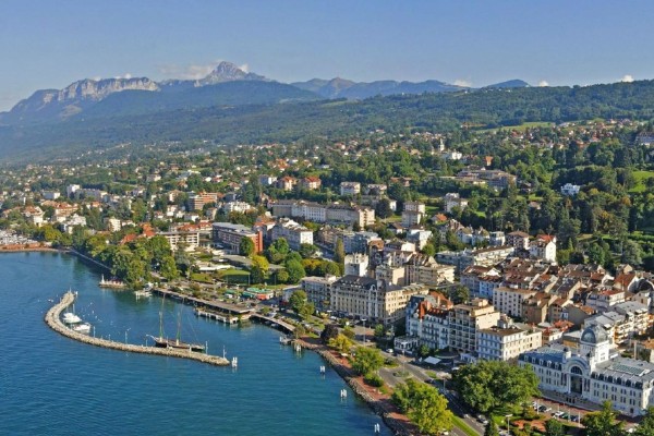 Evian les bains 15 Frankrijk meer geneve portes du soleil vakantie abondance.jpg