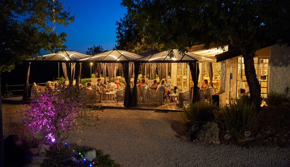 Vakantiepark 28 Village des Cigales Mauroux Frankrijk Dordogne Lot luxe vakantiehuis zwembad restaur