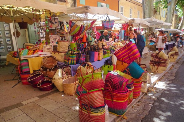 Provence Salernes 3 Cotignac markt vakantie Frankrijk luxe villa zwembad toeristisch.jpg