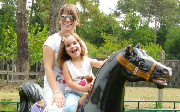 Coccinelle 9 kidparc paardrijdenFrankrijk vakantiepark chateau de salles luxe villa kinderen.jpg