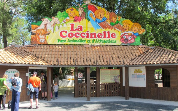 Coccinelle 1 kidparc animatie Frankrijk vakantiepark chateau de salles luxe villa kinderen.jpg