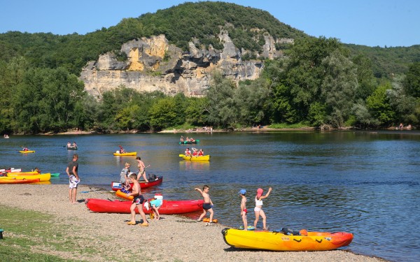 Souillac 2 Frankrijk vakantie Dordogne luxe vakantiehuis zwembad animatie restaurant.jpg