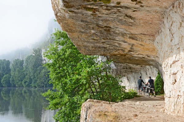 Saint Cirq Lapopie 15 plus beaux village frankrijk dordogne luxe vakantiepark.jpg
