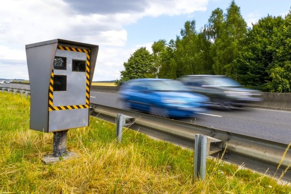 Verkeersboete Frankrijk 5 vakantiepark luxe villa overtreding radar flitspaal politie gendarme.jpg