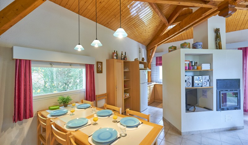 Espinet 7-8p 4 Quillan vakantiepark Frankrijk resort vakantiehuis airco animatie.jpg