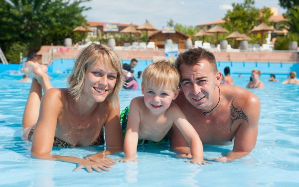 Aquapark 12 Provence Var Frejus Maxime vakantie Frankrijk luxe villa zwembad glijbaan.jpg