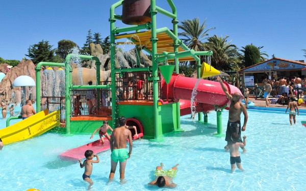 Aquapark 15 Provence Var Frejus Maxime vakantie Frankrijk luxe villa zwembad glijbaan.jpg
