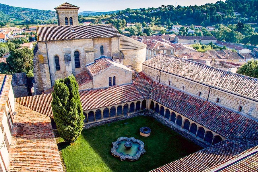Abbaye SaintHilaire et Blanquette de Limoux Parcs de