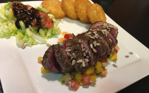 Village de Montmarsis 5 restaurant Gourdon Frankrijk vakantiepark luxe villa zwembad.jpg