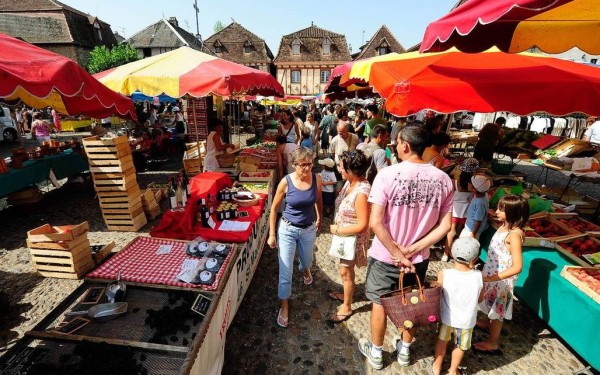 Markt 1 marche Frankrijk vakantiepark brocante fruit dordogne provence franse sfeer toerisme tourism