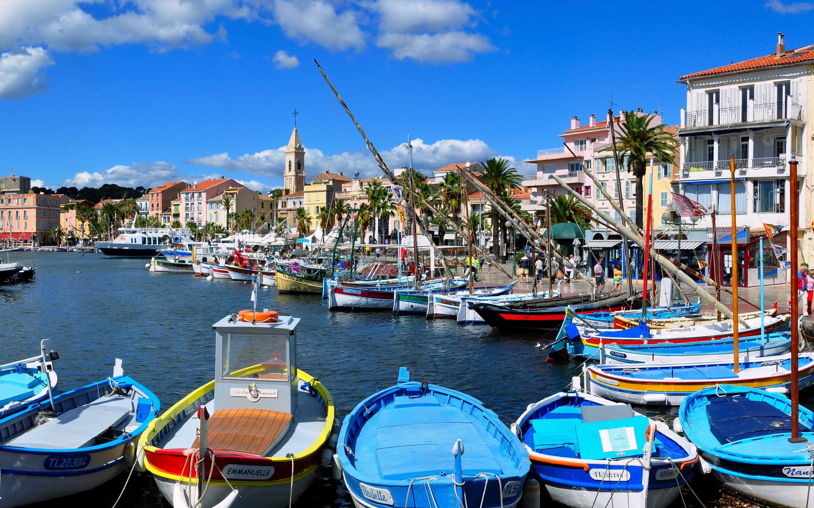 SanarysurMer avec ses bateaux ‘pointus’ provençaux Parcs de vacances SanarysurMer avec ses bateaux ‘pointus’ provençaux Parcs de vacances