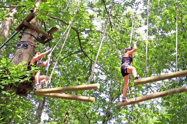 Accrobranche 14a Funforest parc aventure poitiers vakantie frankrijk forges kinderen.jpg
