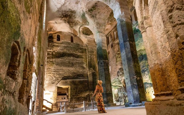 Aubeterre sur Dronne 2 monolithische-kerk vakantie Frankrijk met gezin.jpg