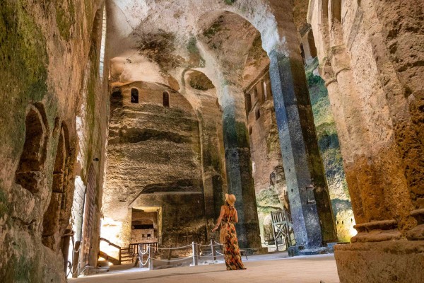Aubeterre sur Dronne 2 monolithische-kerk vakantie Frankrijk met gezin.jpg