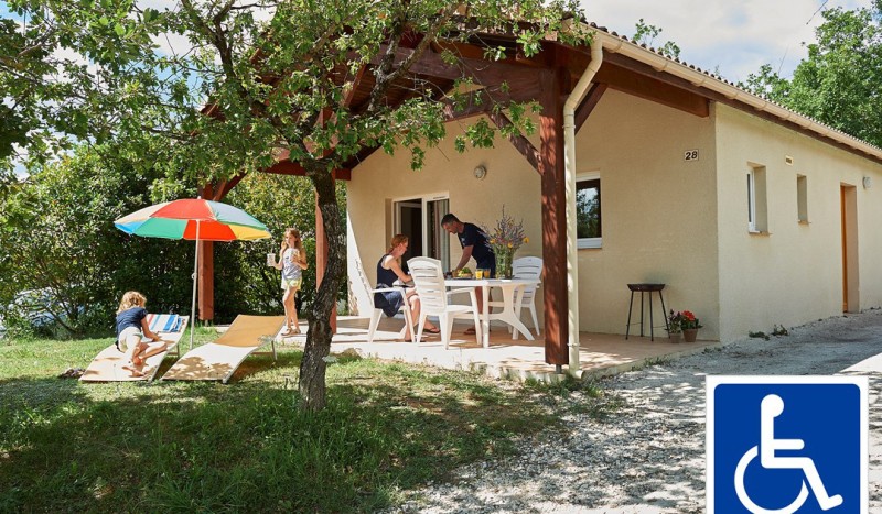 Bungalow mindervalide 1 Village des Cigales  Frankrijk vakantiepark villa Dordogne zwembad.jpg