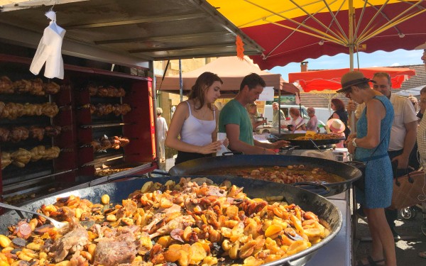 Gourdon 23 vakantie Dordogne Frankrijk Montmarsis vakantiepark zwembad restaurant animatie.jpg