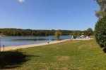 Lac du Tolerme 5 Frankrijk Dordogne Lot midi pyrenees recreatiemeer water kust zand strand spelen.jp