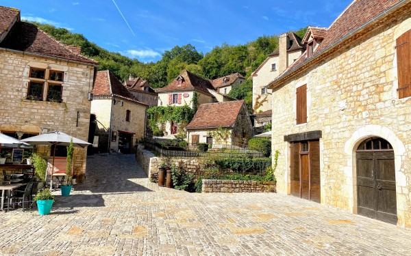 Saint Cirq Lapopie 8 plus beaux village frankrijk dordogne luxe vakantiepark.jpg