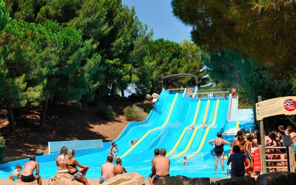Aquapark 16 Provence Var Frejus Maxime vakantie Frankrijk luxe villa zwembad glijbaan.jpg
