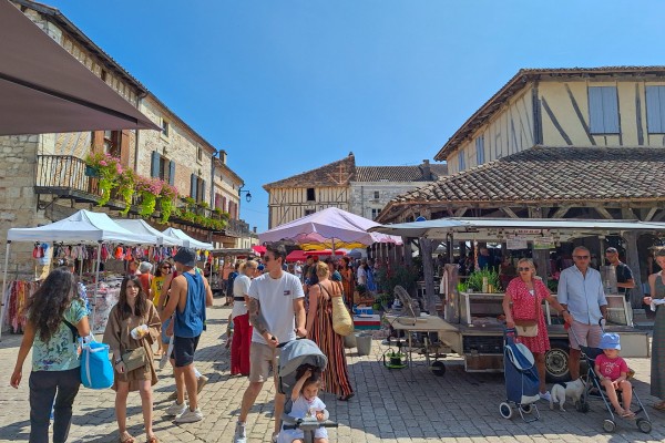 Markt Village des Cigales 4 Dordogne Lot mauroux vakantiehuis Frankrijk gezin.jpg