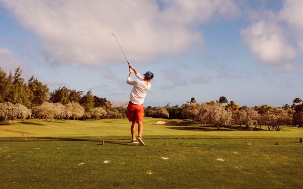 Golf 9 Oustal del Carlat golf vakantiepark resort bij Toulouse par hole 18 27 luxe villa fairway pyr