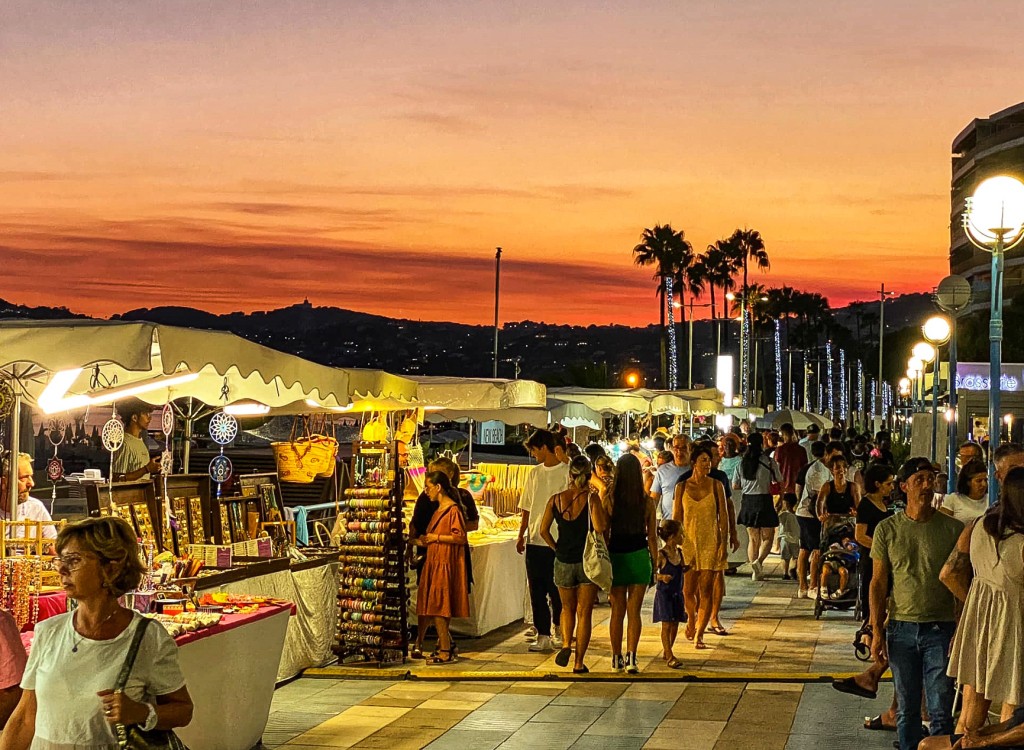 Markt Nans les Pins 11 Antibes Provence vakantie Frankrijk lavendel olijf kaas avond.jpg