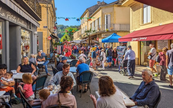 Markt Dordogne-Lot 2 Lalinde vakantie Frankrijk luxe villa gezin.jpg