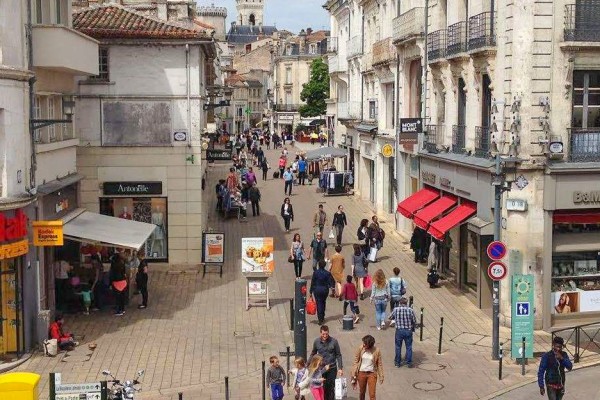 Angouleme 9 shoppen vakantie Frankrijk in Poitou-Charentes.jpg