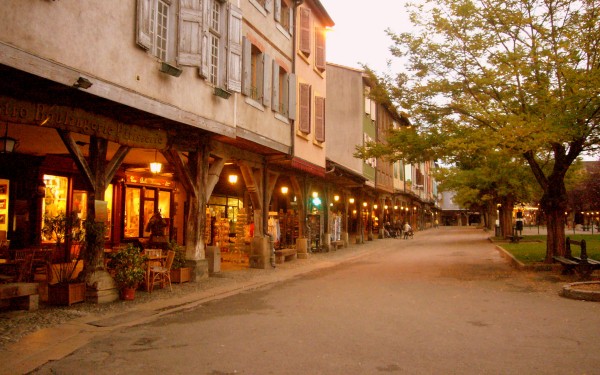 Mirepoix B3 Frankrijk Languedoc genieten vakantiehuis luxe pyreneeen katharen franse sfeer cultuur.j