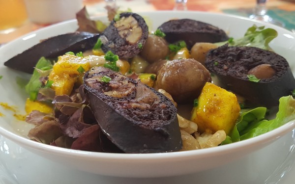 Village de Montmarsis 6 restaurant Gourdon Frankrijk vakantiepark luxe villa zwembad.jpg