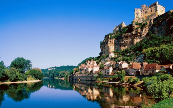 Chateau 2 Frankrijk Dordogne Perigeux kasteel wijn vakantiepark luxe villa zwembad.jpg