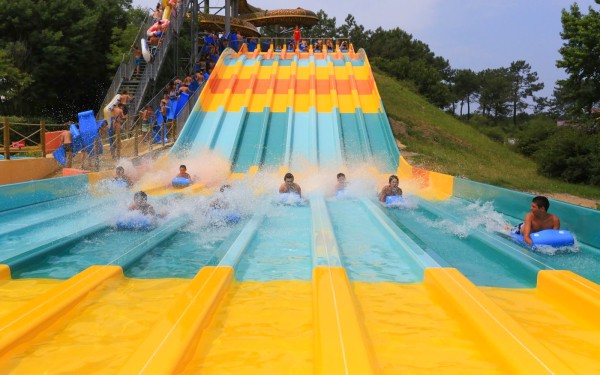 Aquapark 19 Provence Var Frejus Maxime vakantie Frankrijk luxe villa zwembad glijbaan.jpg