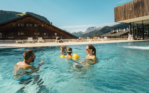 Forme d'O 10 zwembad Châtel Portes du Soleil Frankrijk met wellness sauna hamam.jpg