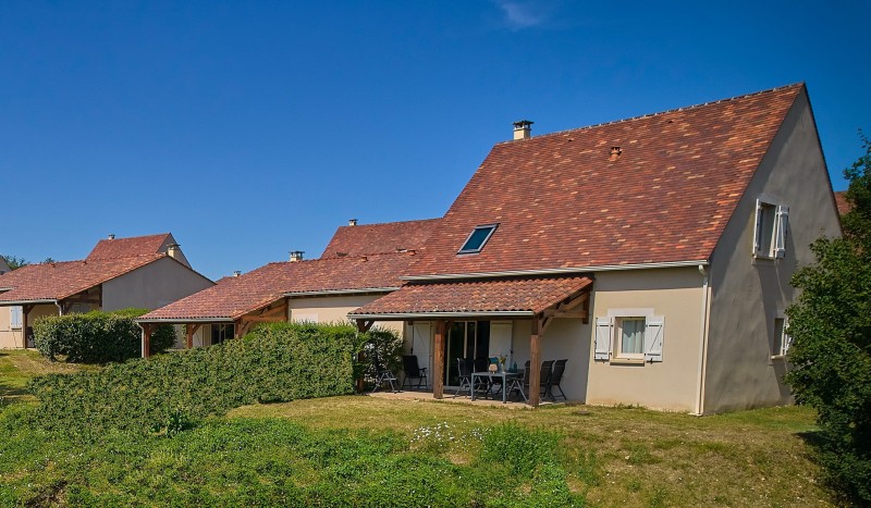 Lanzac 6p 1 vakantiepark Frankrijk luxe villa zwembad Dordogne Lot animatie restaurant.jpg