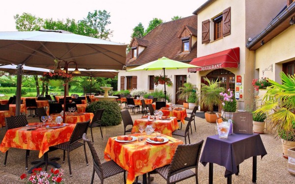 Restaurant LLB 2 Frankrijk Dordogne Lot Correze Gramat Figeac restaurant vakantievilla terras geniet