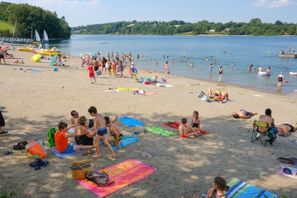 Lac Cebron 4 vakantie les Forges Frankrijk deux sevres poitou charentes gezin kinderen waterattracti