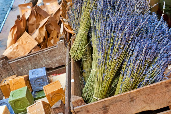 Provence Salernes 12 Gordes markt vakantie Frankrijk luxe villa zwembad toeristisch.jpg