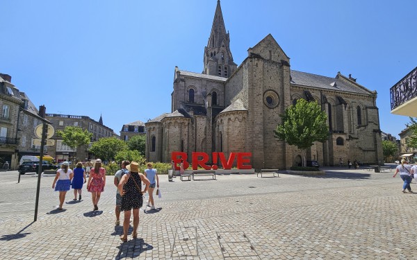 Brive la Gaillarde 1 oude kerk tijdens vakantie in Frankrijk.jpg