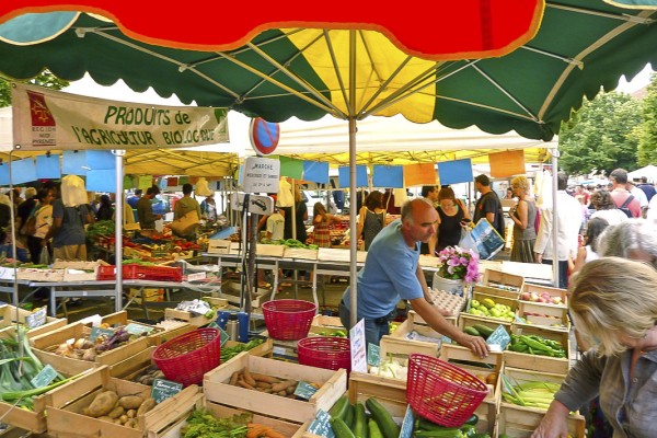 Markt 6 streekmarkt in regio Lacapelle Marival tijdens vakantie in Zuid-Frankrijk.jpg