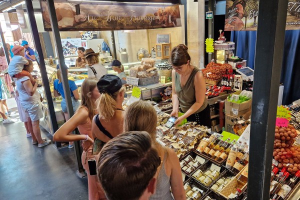 Markt Dordogne-Lot 6 vakantie gezin Sarlat truffel noten.jpg