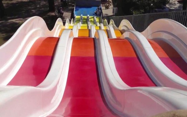 Coccinelle 18 kidparc animatie Frankrijk vakantiepark chateau de salles luxe villa kinderen.jpg