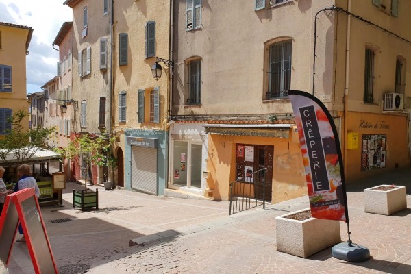 Salernes 3 Var Provence Frankrijk keramiek luxe villa zwembad.jpg
