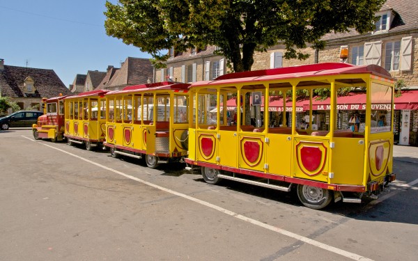 Domme 6S bastide Dordogne Frankrijk train vakantie uitzicht toerisme.jpg